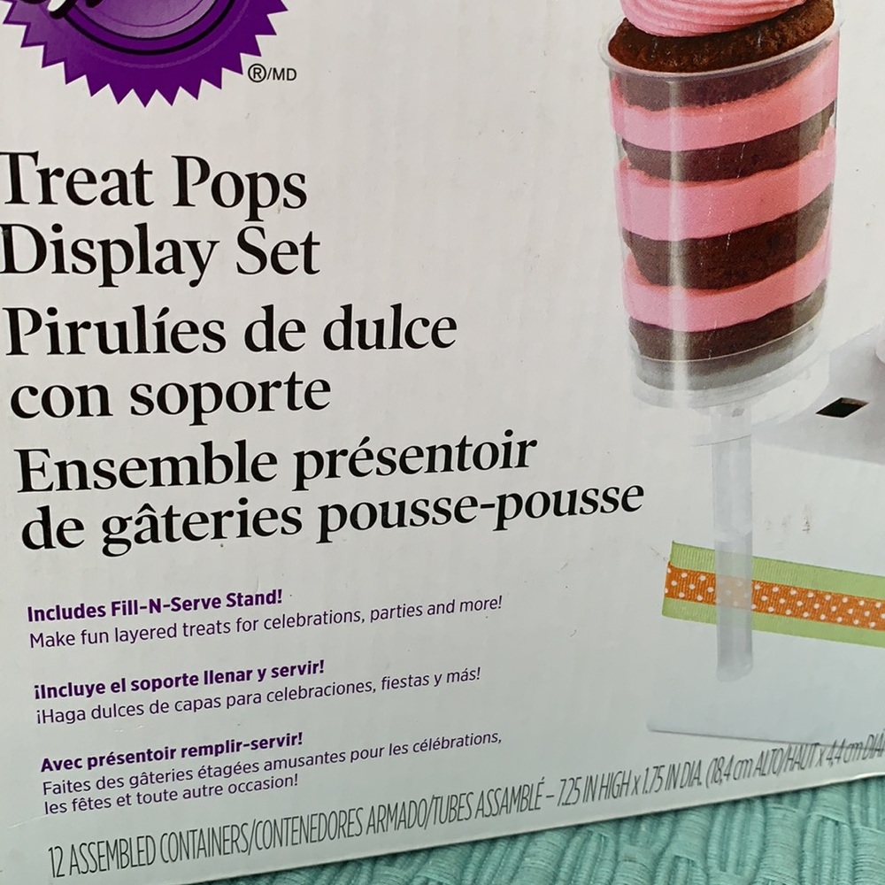 WILTON Bundle dessert cake kit & Recipe Book 2 piece set - Picture 3 of 10